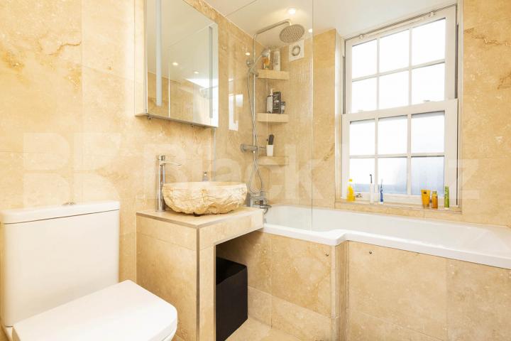 Newly refurbished 1 bedroom with large terrace located in Zone 1 Angel Chapel Market, Angel